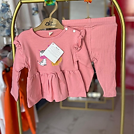 Kız bebek zürafalı takım