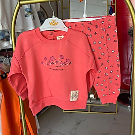 Kız bebek çiçekli takım