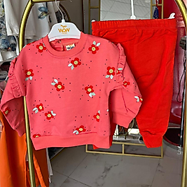 Kız bebek çiçekli takım