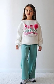 Önü çiçekli şardonlu üç iplik takım