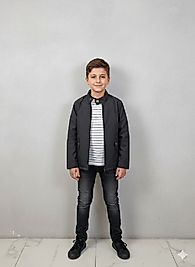 10/12 yağmurluklu siyah kot pantolonlu üçlü erkek takımı