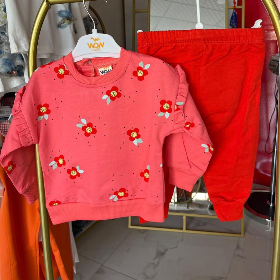 Kız bebek çiçekli takım