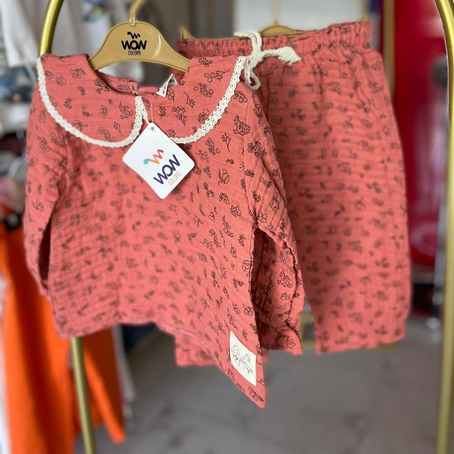 Kız bebek fırfırlı takım