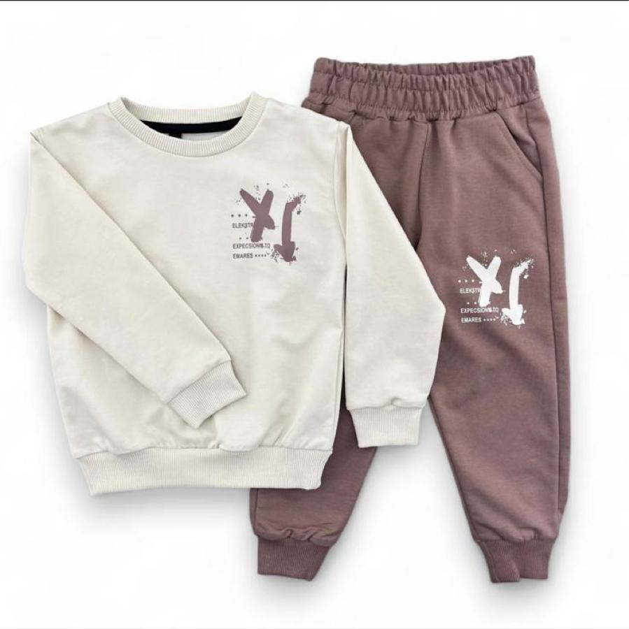 Üst krem alt kahverengi iki iplik erkek çocuk takım