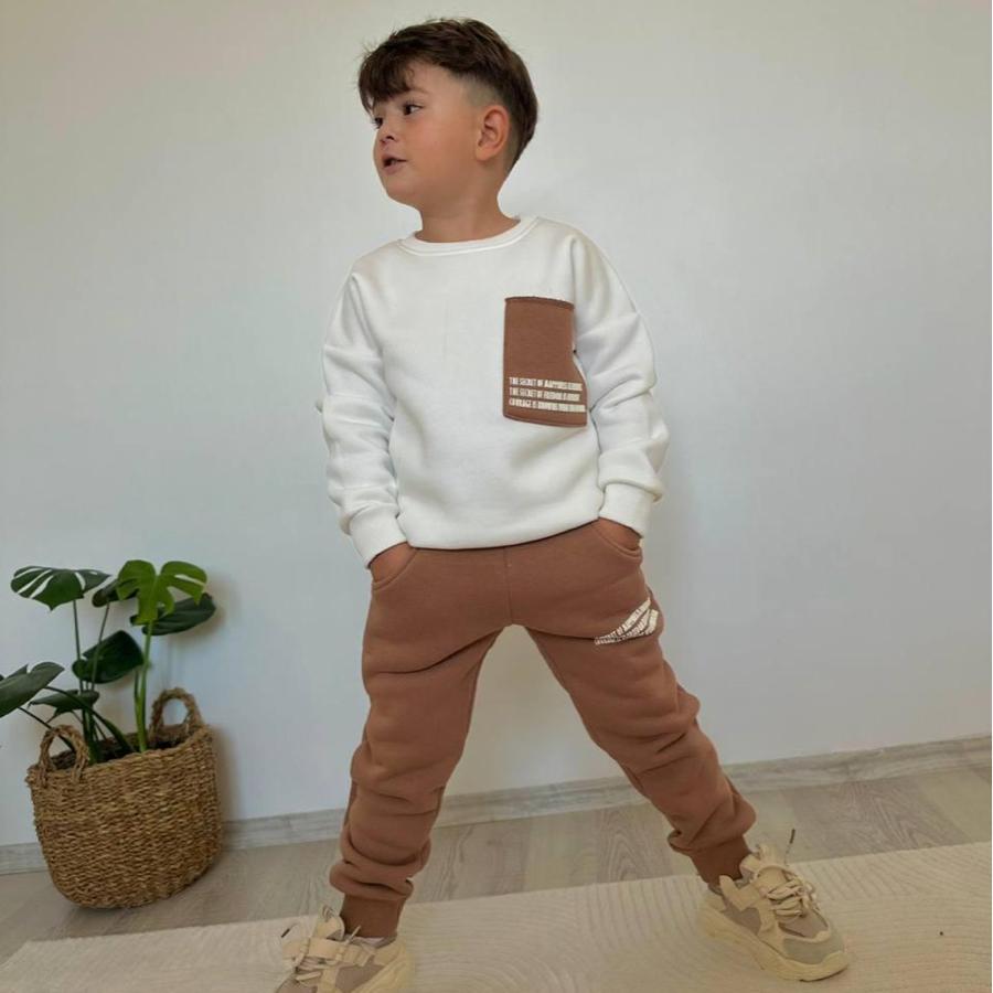 Kahverengi cep detaylı şardonlu üç iplik takım