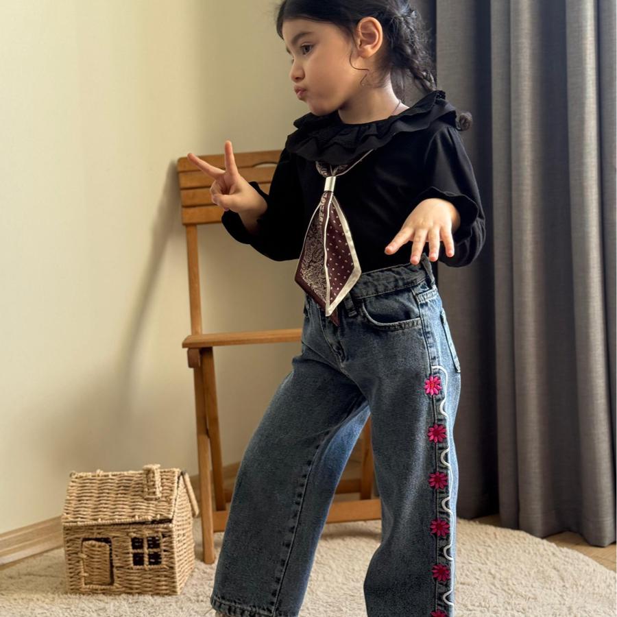 3/10 yaş Çicek nakışlı buz mavi likralı denim kot takım
