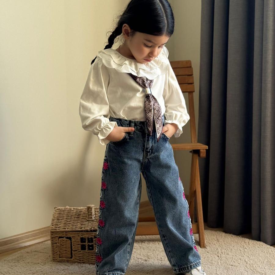 3-10 yaş Çicek nakışlı buz mavi likralı denim kot takım