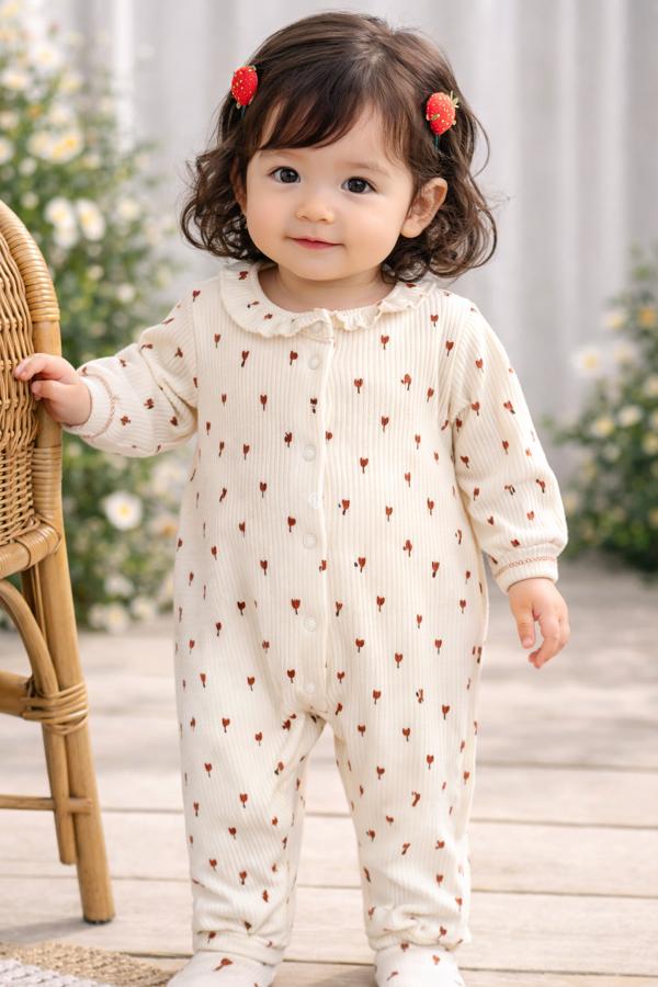 Çiçek desenli yakalı önden çıtçıtlı bebek tulumu